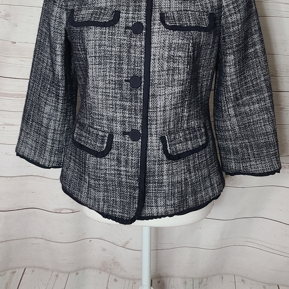 Talbots Tweed Crop Four Button Ruffle Trim Detail… - image 6